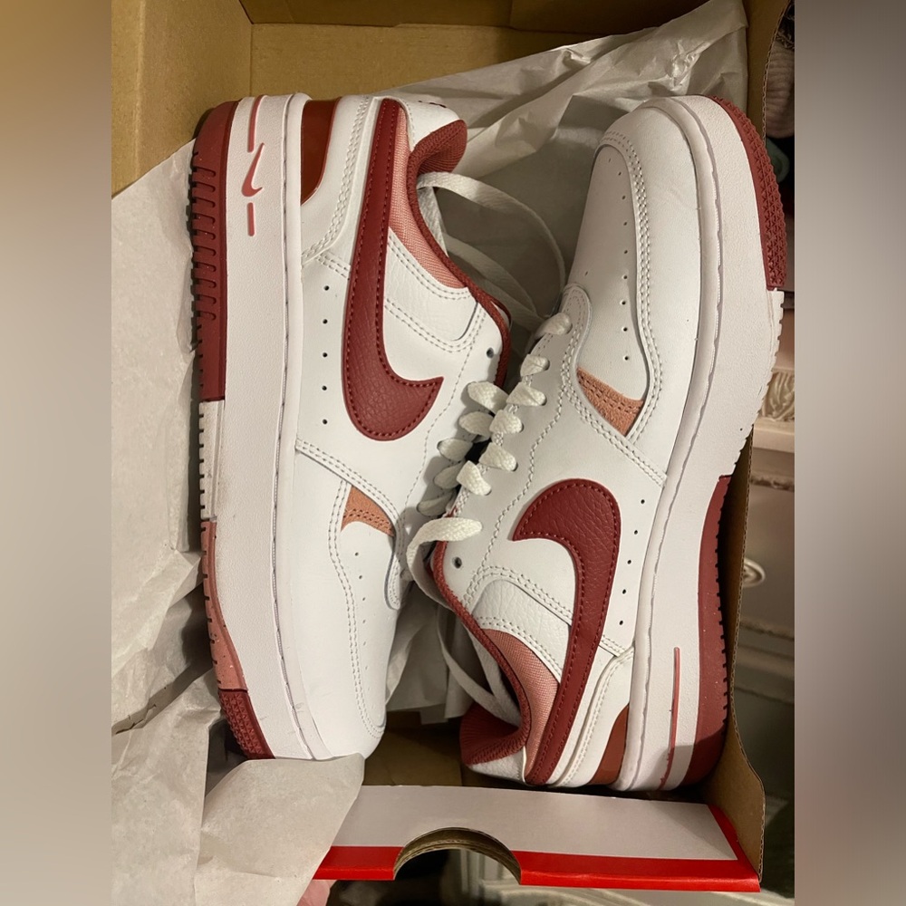 Size 8. Like brand new. Wore twice, too big me. Colors are pink, white & red.